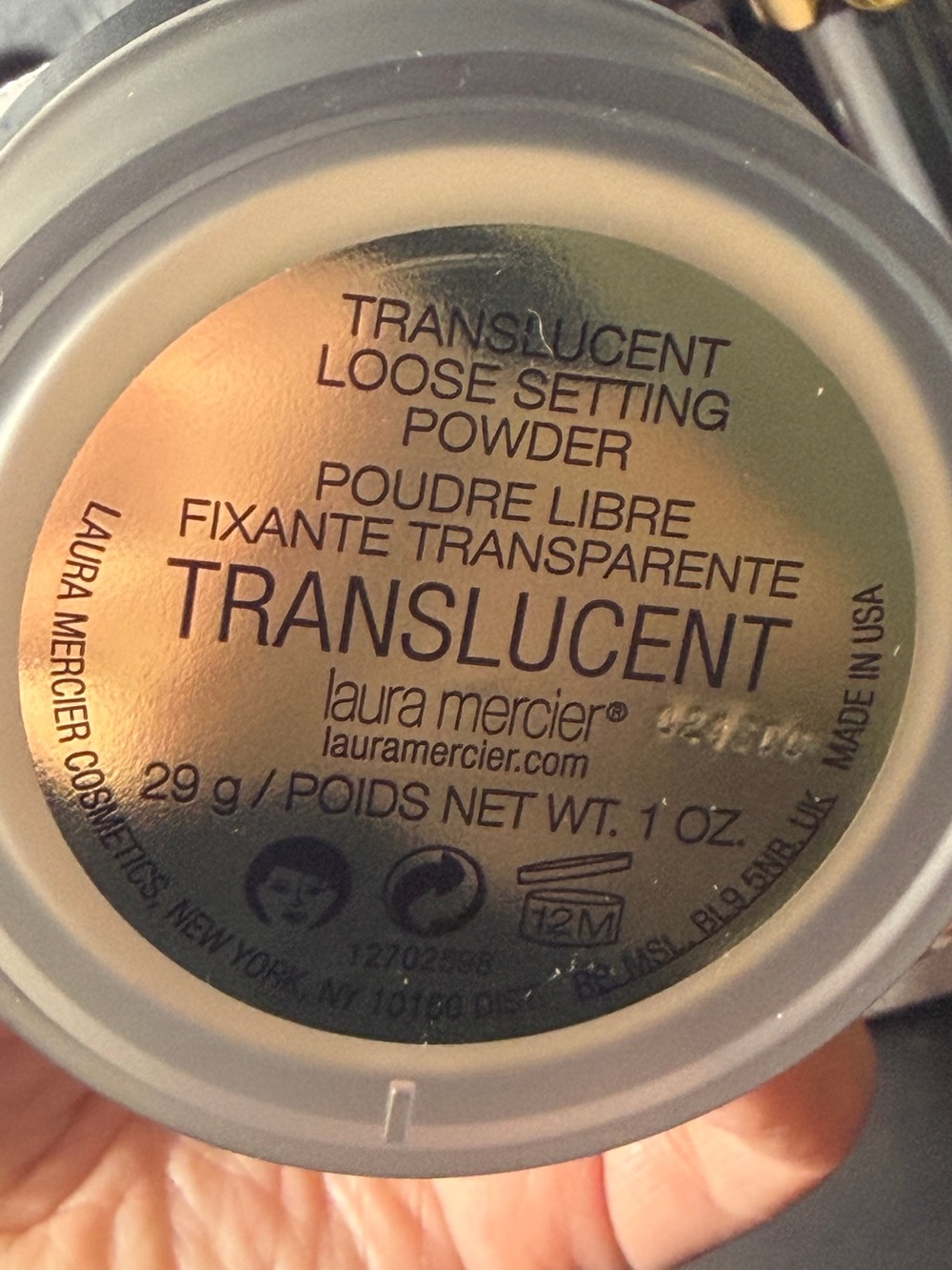 Laura Mercer Translucent Loose Setting Powder - Picture 3 of 4